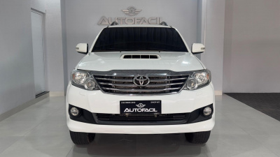 Toyota hiluxsw4 srv4x4 2015